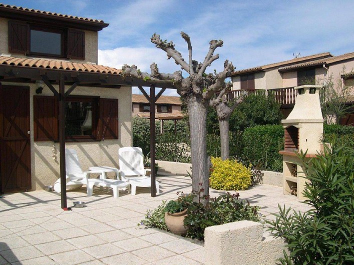 Location de vacances - Maison - Villa à Portiragnes Plage - Terrasse au printemps
