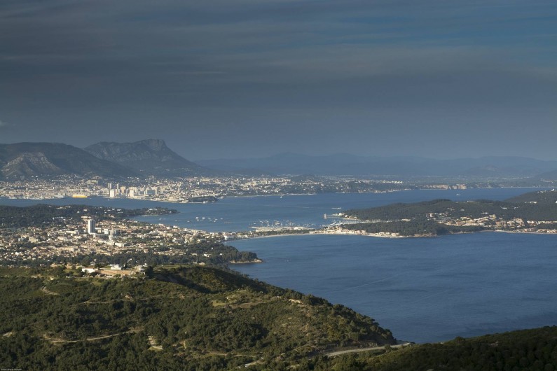 Location de vacances - Villa à Tamaris - Vue du Cap Sicié les Sablettes, Saint Mandrier et la rade de Toulon