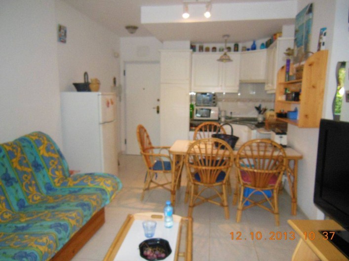 Location de vacances - Appartement à Dénia - La salle de séjour avec couchage clic-clac pour 2 personnes