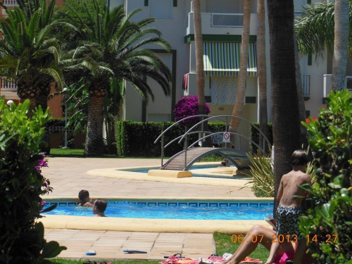 Location de vacances - Appartement à Dénia - Une des piscines