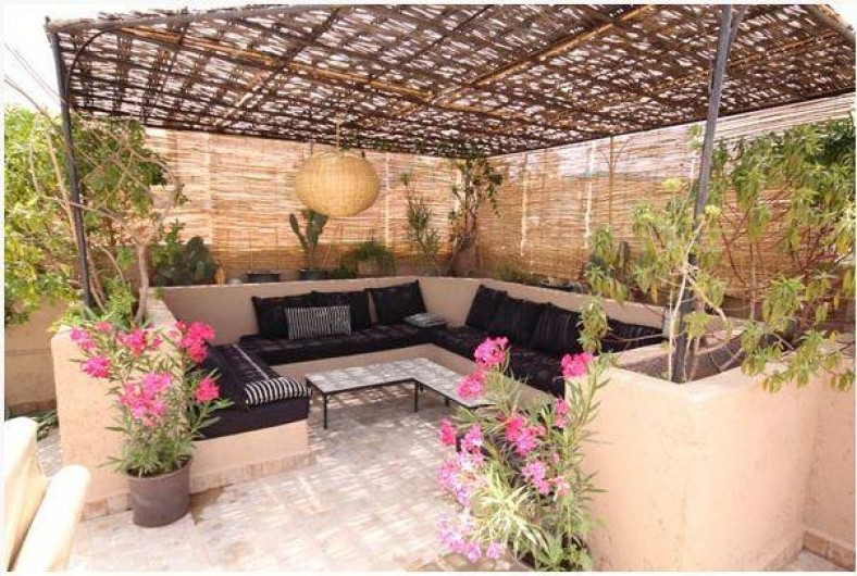 Location de vacances - Chambre d'hôtes à Marrakech - Salon terrasse brumisé