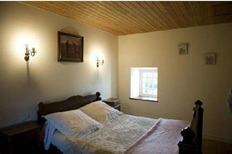 Location de vacances - Gîte à Loc-Eguiner-Saint-Thégonnec - chambre avec un lit 1 m 40 et un lit de 0 m 90