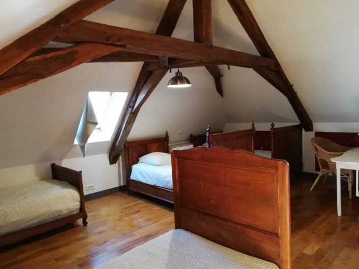 Location de vacances - Gîte à Sury-en-Vaux - Chambre 5 : dortoir avec salle de bain et wc (2ème étage)