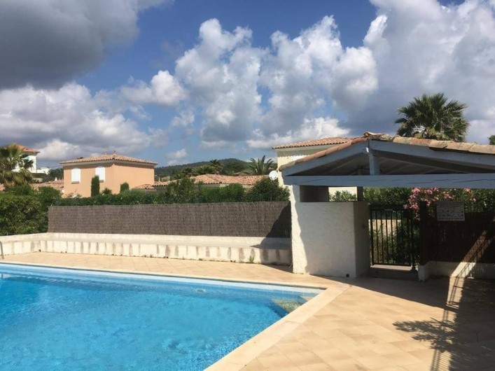 Location de vacances - Villa à Sainte-Maxime - la piscine