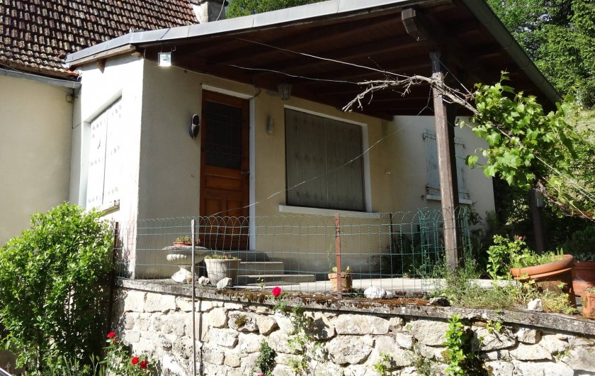 Location de vacances - Maison - Villa à Teyssieu - Entrée et vue sur terrasse couverte