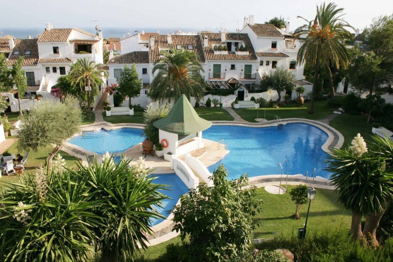 Location de vacances - Chalet à Marbella - vue sur les piscines