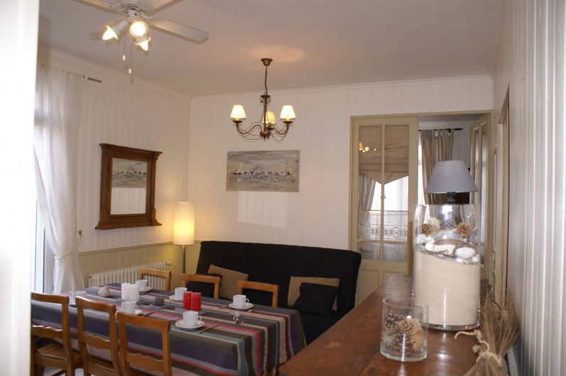 Location de vacances - Appartement à Le Touquet-Paris-Plage - Un salon séjour avec accès terrasse et au 2 chambres