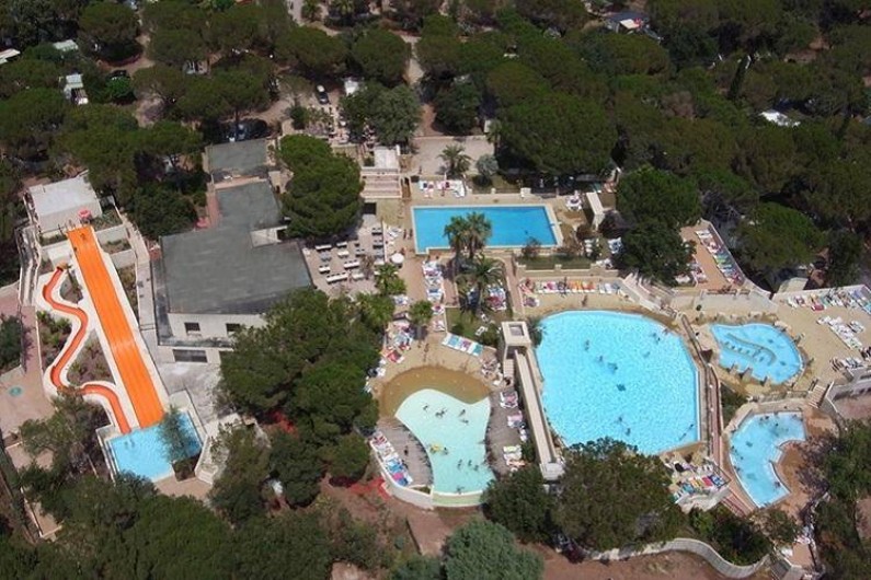 Location de vacances - Bungalow - Mobilhome à Le Muy - Et la vue d'ensemble "officielle" des piscines