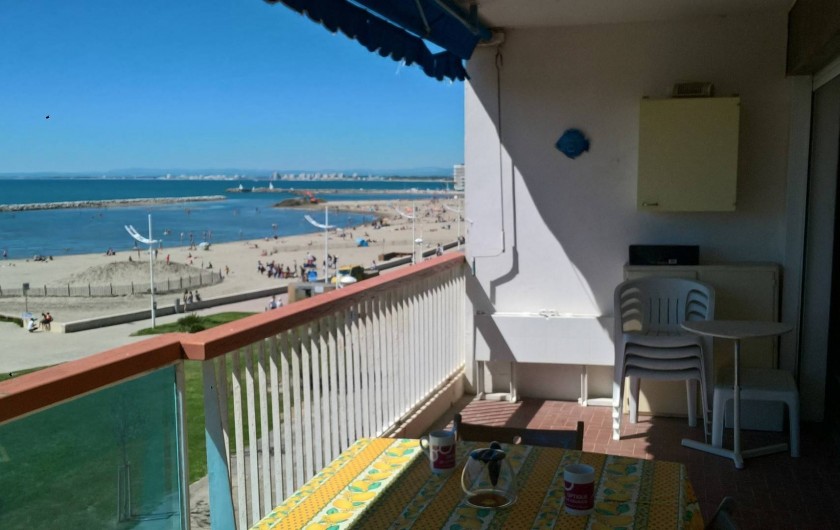 Location de vacances - Appartement à Le Grau-du-Roi - vue du balcon sur la plage