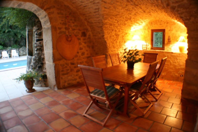 Location de vacances - Mas à Chantemerle-lès-Grignan - salle à manger d'été
