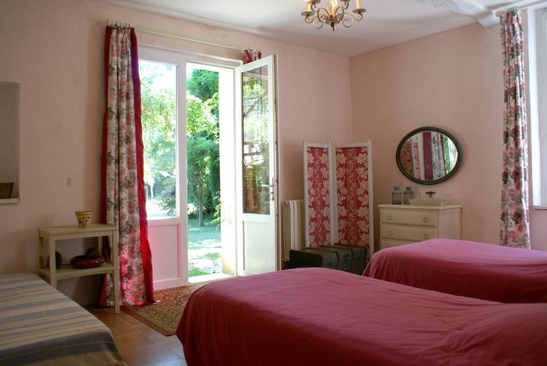 Location de vacances - Chambre d'hôtes à Saint-Léger - Suite familiale : chambre avec 2 lits de 90.