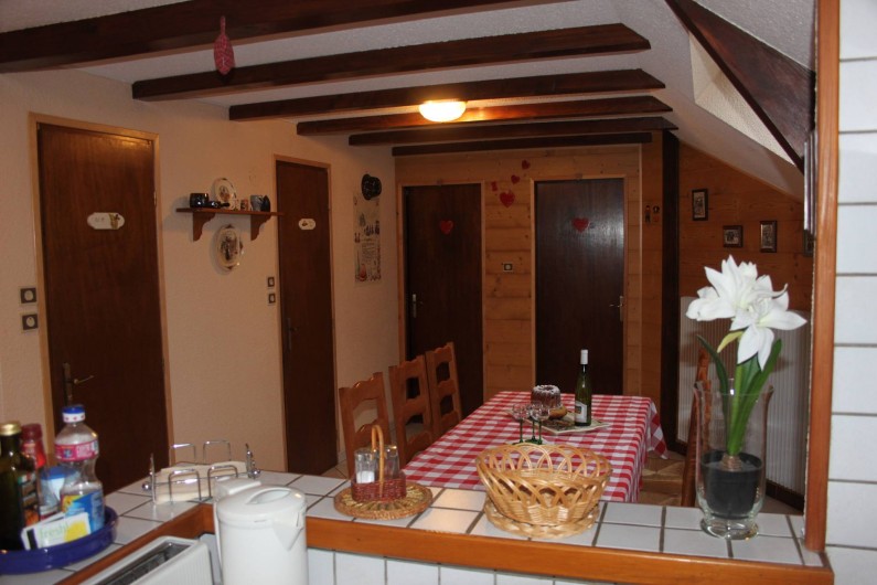 Location de vacances - Gîte à Nothalten - Vue sur le salon et la cuisine ouverte