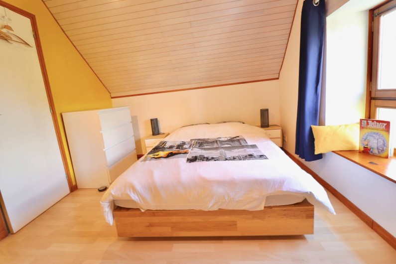 Location de vacances - Villa à Matignon - Chambre jaune 2e étage, lit 140x200. Draps compris dans toutes les chambres!
