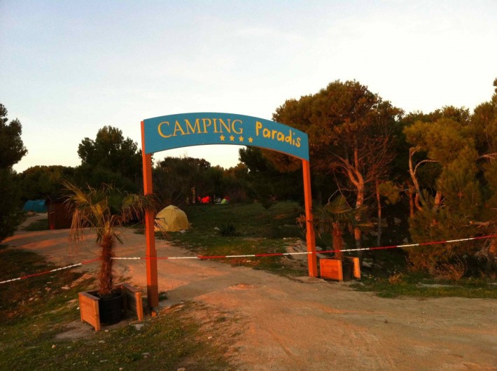 Location de vacances - Appartement à Martigues - Nous sommes à proximité du tournage de la série Camping Paradis