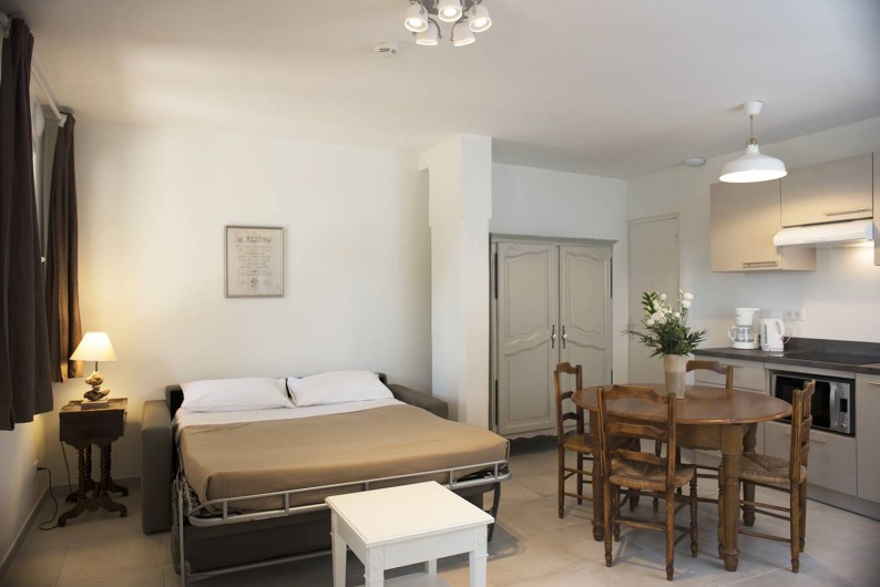 Location de vacances - Appartement à Martigues - Canapé lit déployé dans l'appartement E -  5 couchages