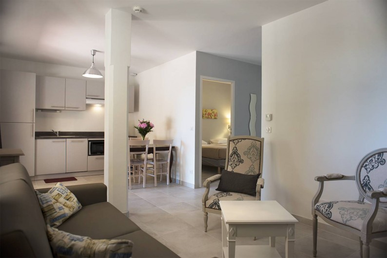 Location de vacances - Appartement à Martigues - Salon Appartement 6 couchages, TV et Wifi. Bastide des Joncas