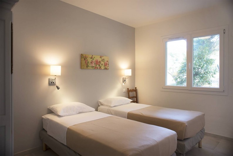 Location de vacances - Appartement à Martigues - Chambre, matelas grand confort et double vitrage Bastide des Joncas