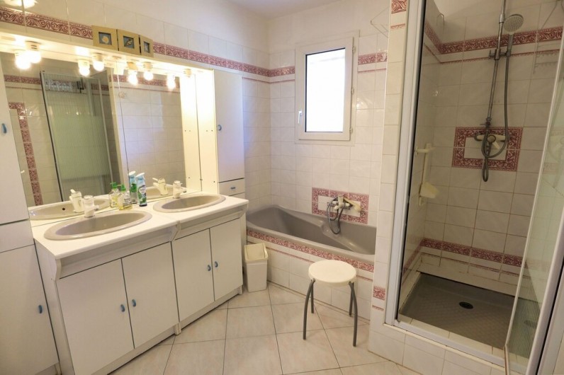 Location de vacances - Villa à Caromb - Salle de bain