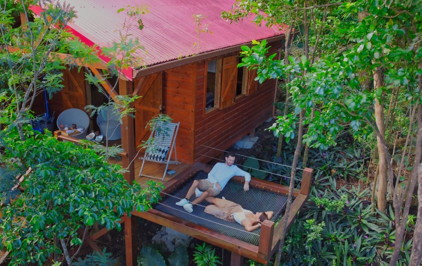 Location de vacances - Cabane dans les arbres à Deshaies - Filet étoilé pour des siestes ou des nuits suspendues...