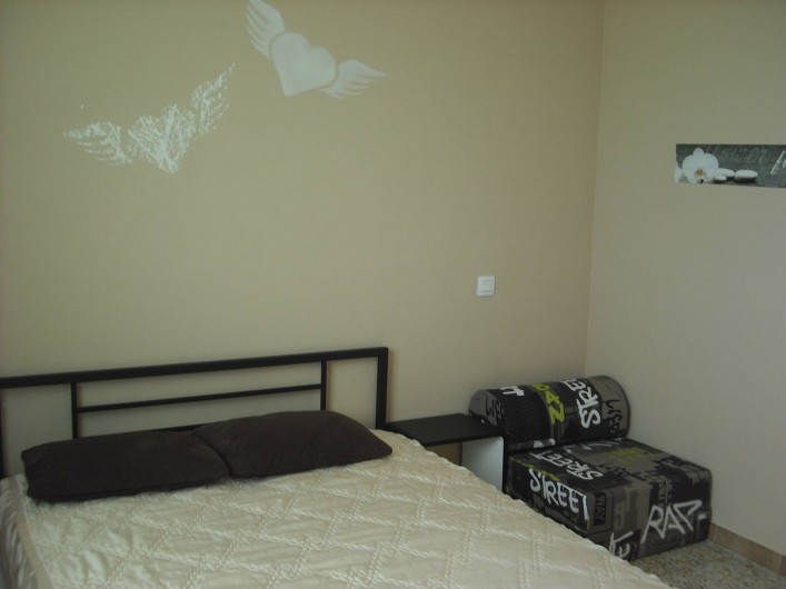 Location de vacances - Appartement à San-Giuliano - Chambre 3  ( fournie avec lit à barreau bébé, chauffeuse ou lit d'appoint)
