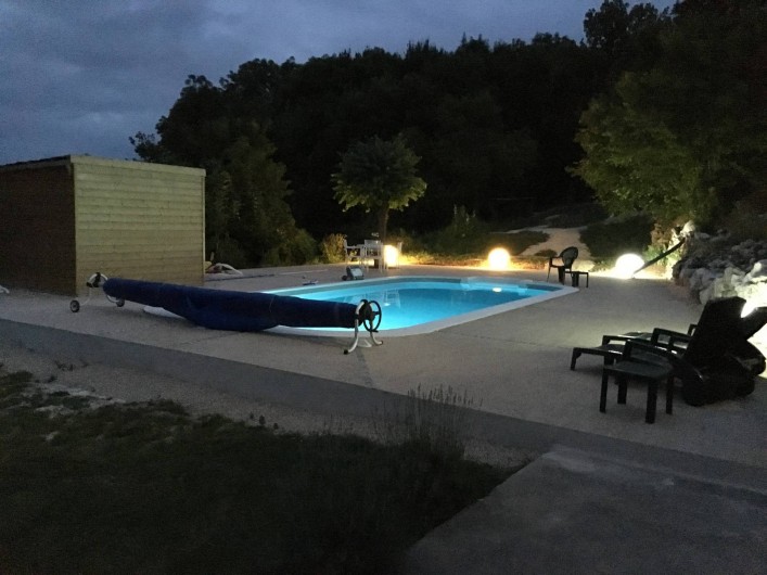Location de vacances - Chambre d'hôtes à Grimault - La piscine au crepuscule