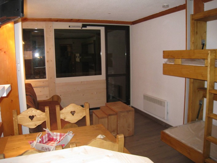 Location de vacances - Studio à La Plagne - Coin couchage a cote de la cuisine avec lits rabattables separemment