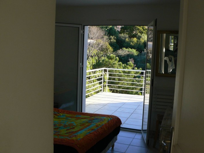 Location de vacances - Villa à Roquebrune-sur-Argens - Chambre rez de chaussée avec sa terrasse