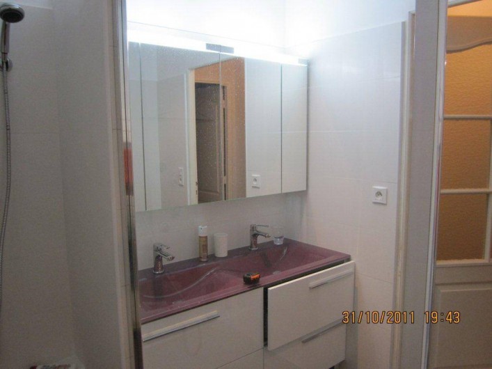 Location de vacances - Appartement à Saint-Raphaël - salle d'eau avec douche italienne