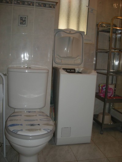 Location de vacances - Studio à Roquefort-la-Bédoule - WC et machine a laver