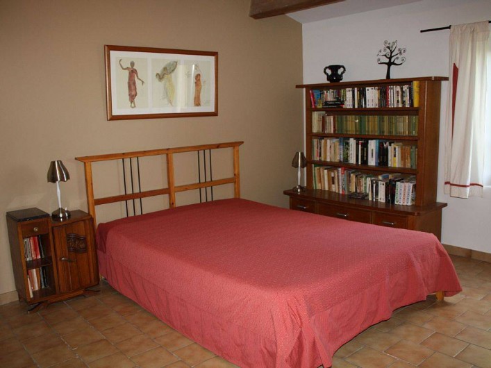 Location de vacances - Villa à Cucuron - Grande chambre de 27m2 à l'étage