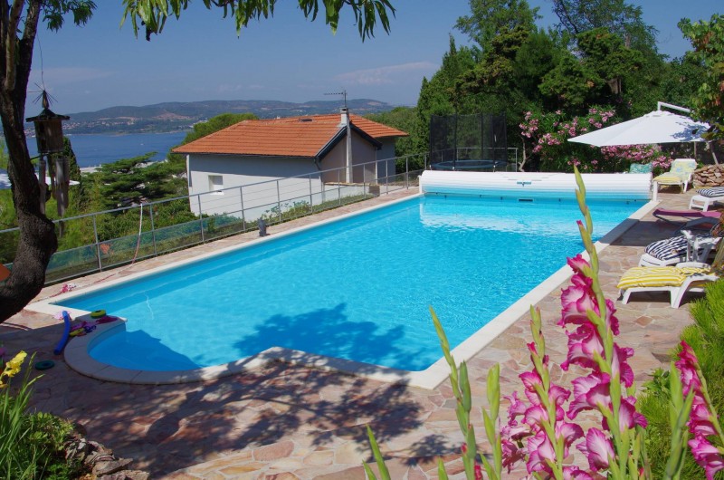 Location de vacances - Chambre d'hôtes à Sète - Piscine vue de la maison