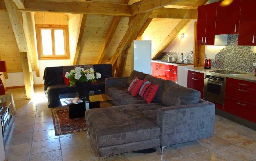 Location de vacances - Appartement à Saint-Chaffrey - Pièce de vie avec la cuisine, le cellier et le salon