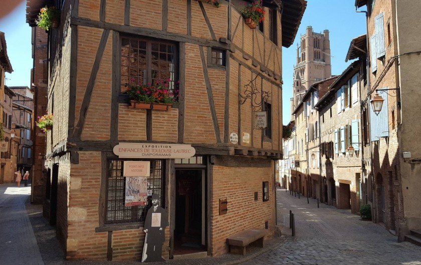 Location de vacances - Appartement à Albi - quartier du Castelnau typique période médiévale