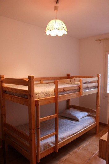 Location de vacances - Appartement à Llançà - Chambre avec lits superposés