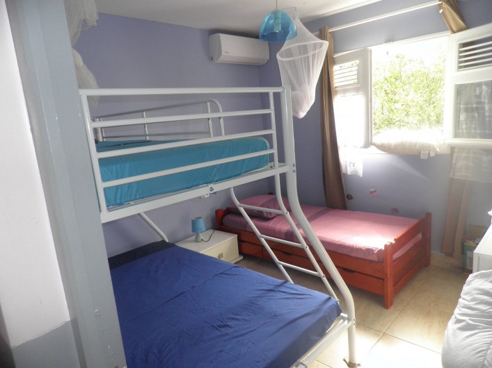 Location de vacances - Villa à Capesterre Belle Eau - chambre 3 avec lit superposé trois places  &  un lit 90 une place