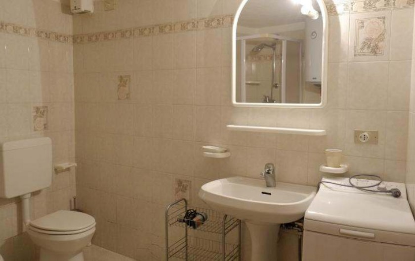 Location de vacances - Appartement à Saint-Nicolas - Salle de bain avec lave linge