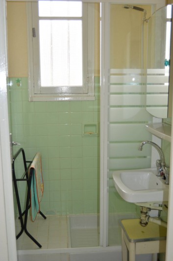 Location de vacances - Villa à Thueyts - salle de bains avec douche