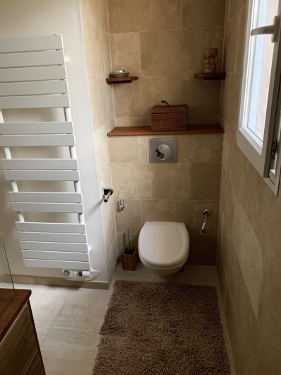 Location de vacances - Villa à Saint-Raphaël - salle d'eau  wc de la chambre 2 et 3