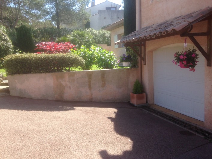 Location de vacances - Villa à Saint-Raphaël - entrée garage