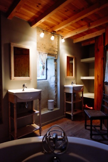 Location de vacances - Gîte à Avignonet-Lauragais - La salle de bains du premier étage