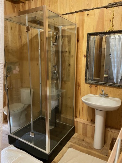 Location de vacances - Gîte à Avignonet-Lauragais - La salle de douche du dortoir