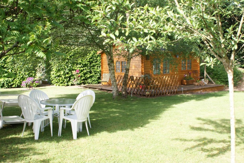 Location de vacances - Chambre d'hôtes à Melrand - Equipements de jardin pour déjeuner ou dîner sur place