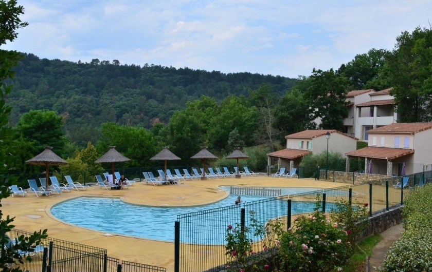 Location de vacances - Maison - Villa à Salavas - Deuxième piscine dans la résidence
