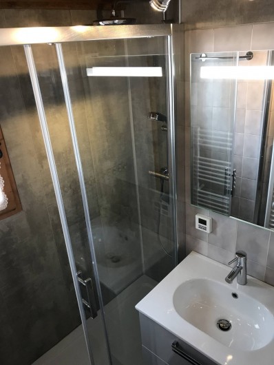 Location de vacances - Appartement à Crest-Voland - Salle de bain neuve avec douche à l'italienne
