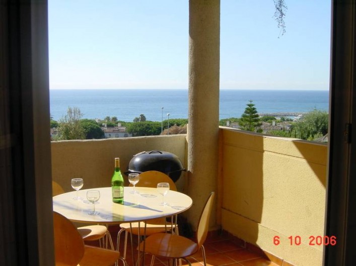 Location de vacances - Appartement à Marbella - Dining on the terrace.