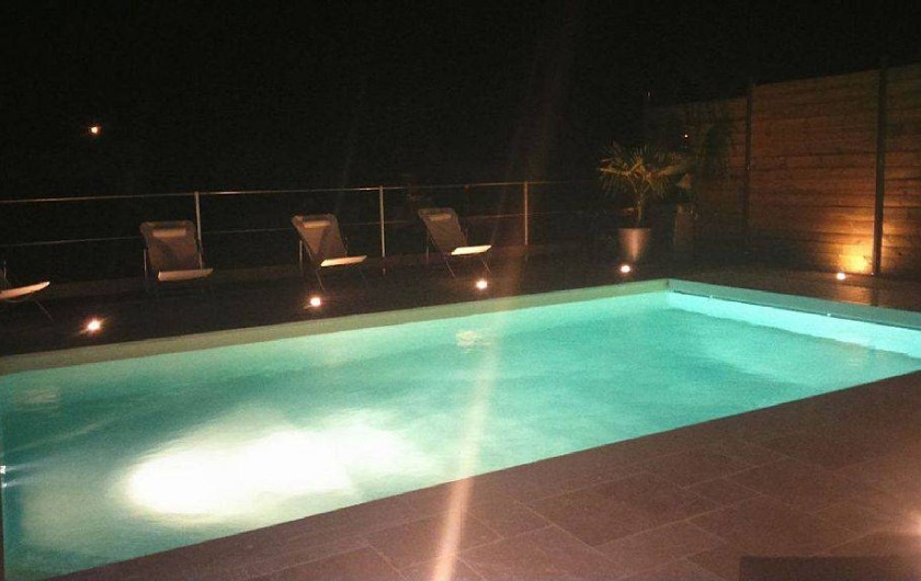 Location de vacances - Villa à Sainte-Maxime - piscine éclairée de nuit