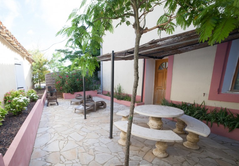 Location de vacances - Gîte à Badens - Gîte Syrah (accessible personnes à mobilité réduite) - terrasse privative