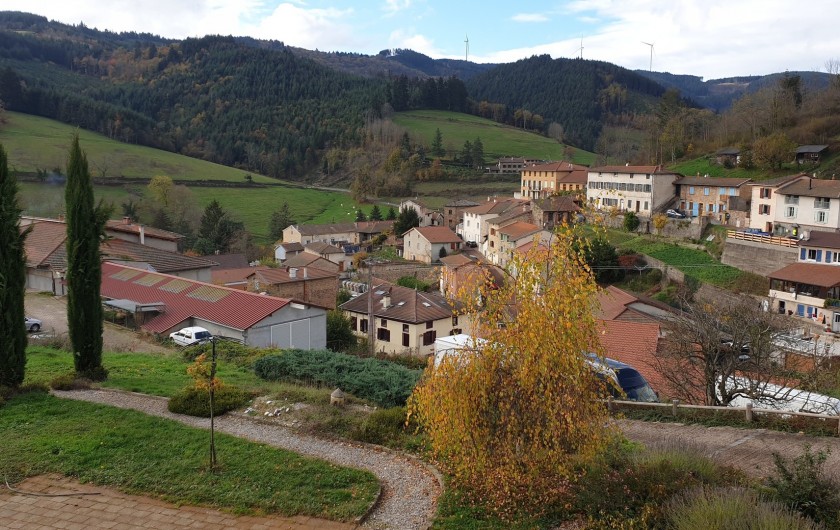 Location de vacances - Appartement à Valsonne - Vue surplombante sur une partie du village de Valsonne