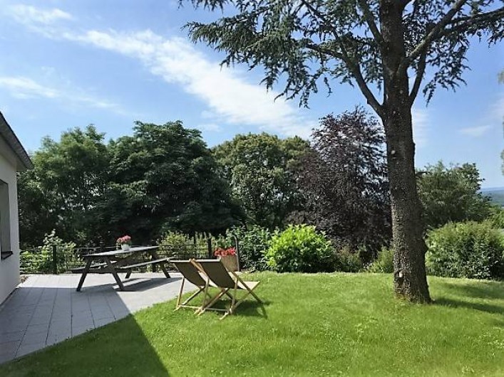 Location de vacances - Appartement à Fontain - Terrasse et jardin privatifs: