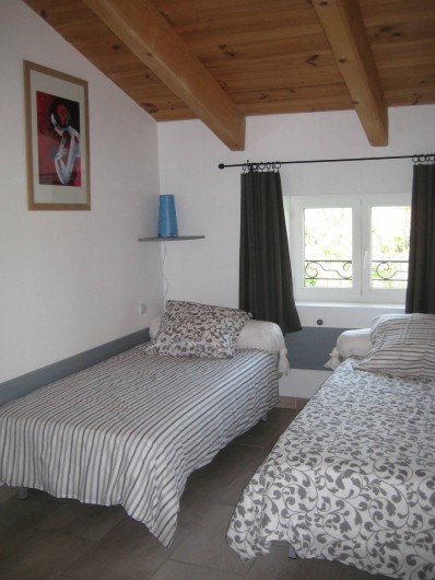 Location de vacances - Appartement à Courthézon - chambre deux lits simples
